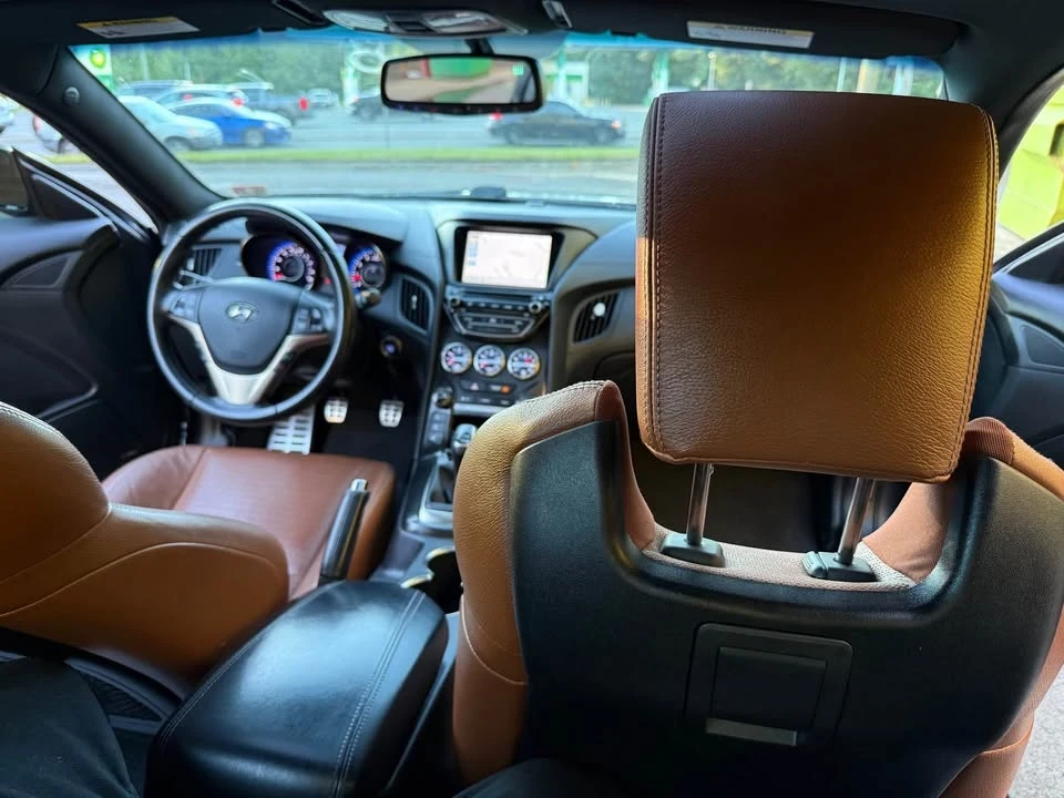 2015 Hyundai Genesis Coupe - Image 15 of 17