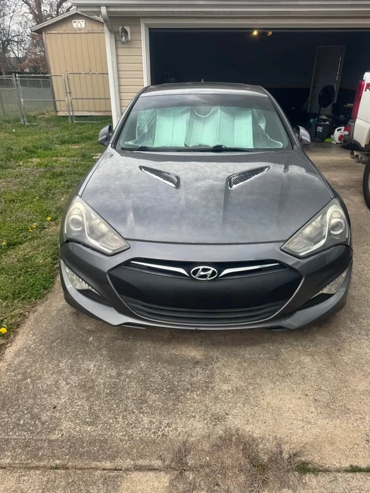 2015 Hyundai Genesis Coupe - Image 2 of 4