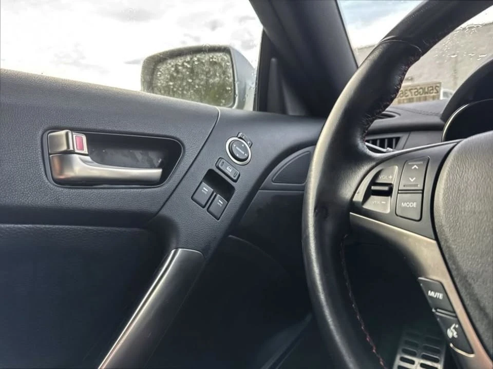 2015 Hyundai Genesis Coupe - Image 15 of 20