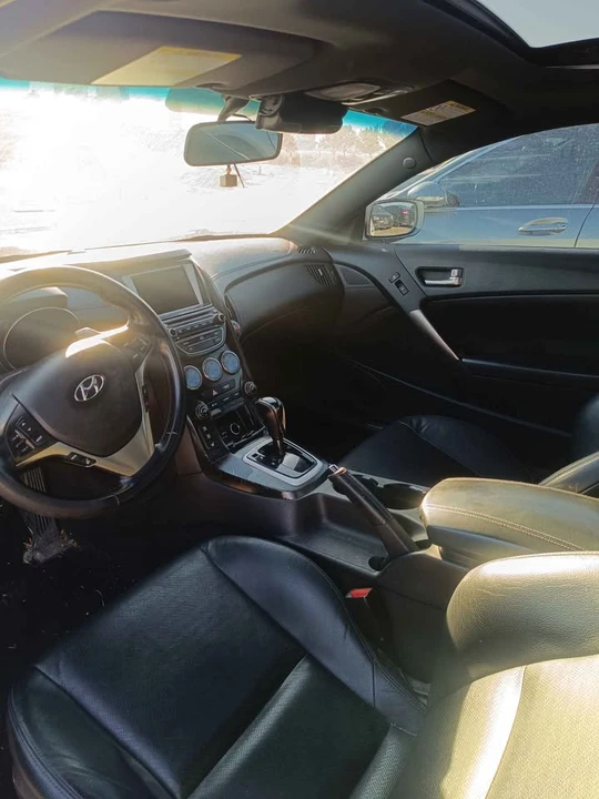 2015 Hyundai Genesis Coupe - Image 7 of 10