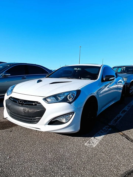 2015 Hyundai Genesis Coupe - Image 4 of 10