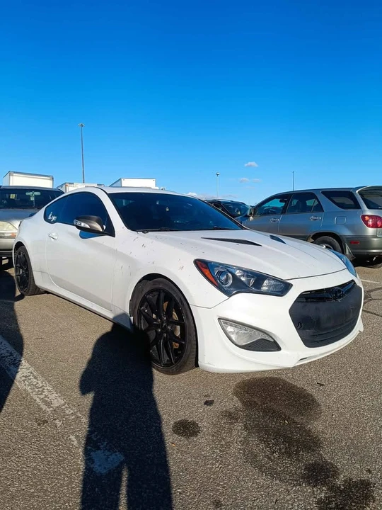 2015 Hyundai Genesis Coupe - Image 2 of 10