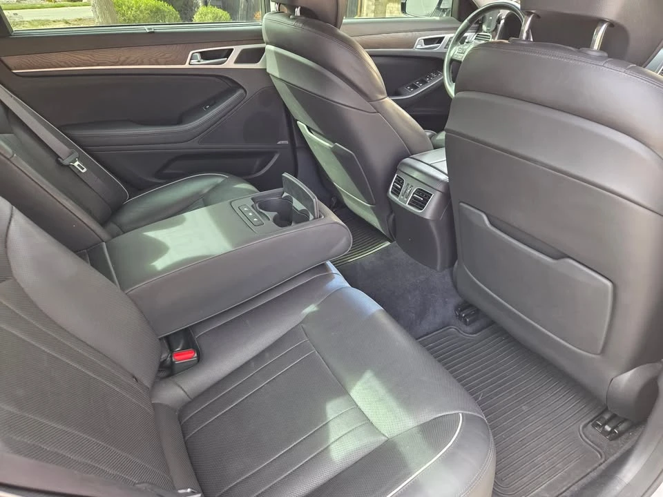 2015 Hyundai Genesis - Image 14 of 19