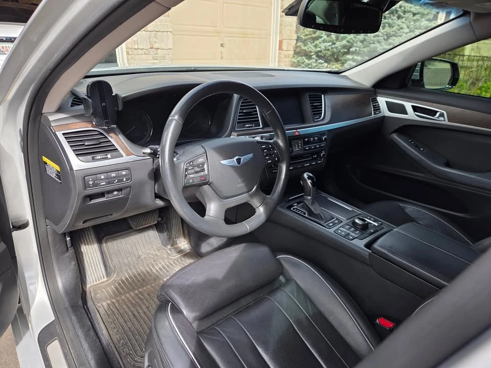 2015 Hyundai Genesis - Image 9 of 19