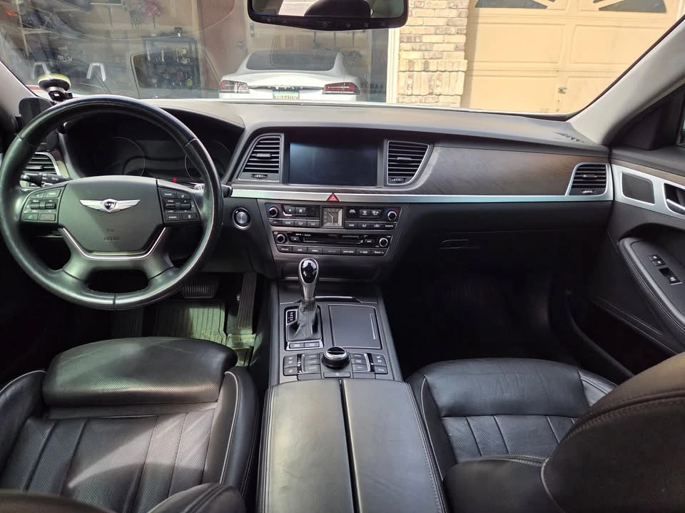 2015 Hyundai Genesis - Image 8 of 19
