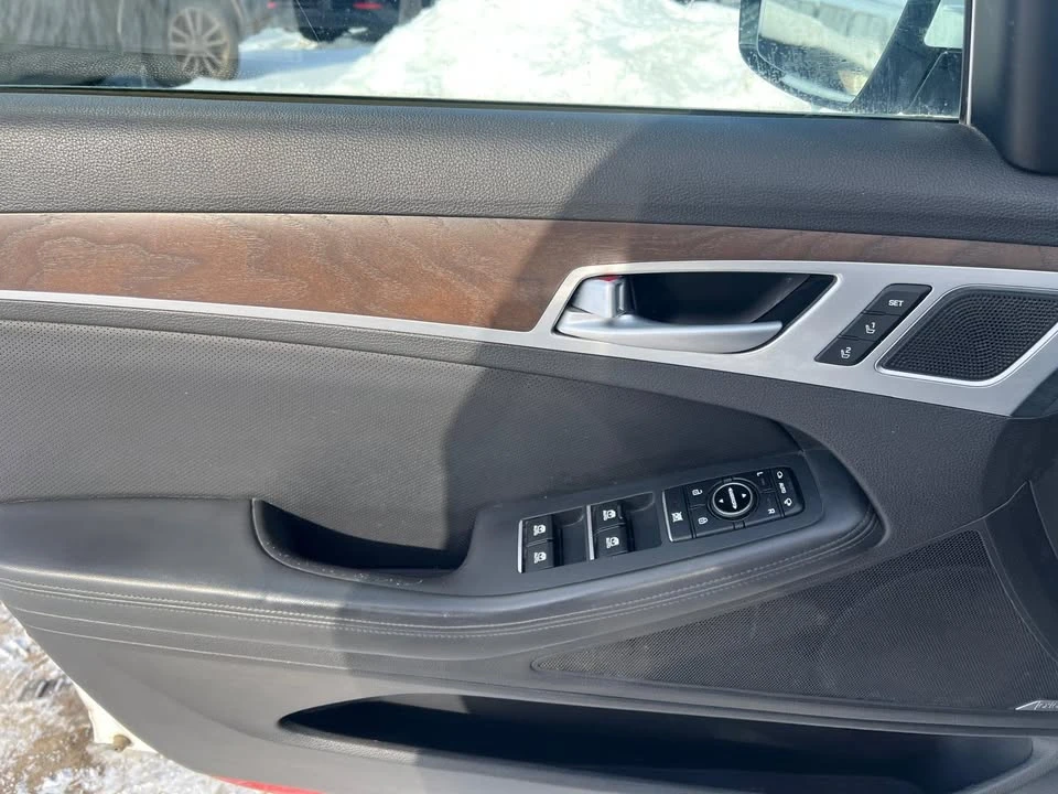 2015 Hyundai Genesis - Image 19 of 20