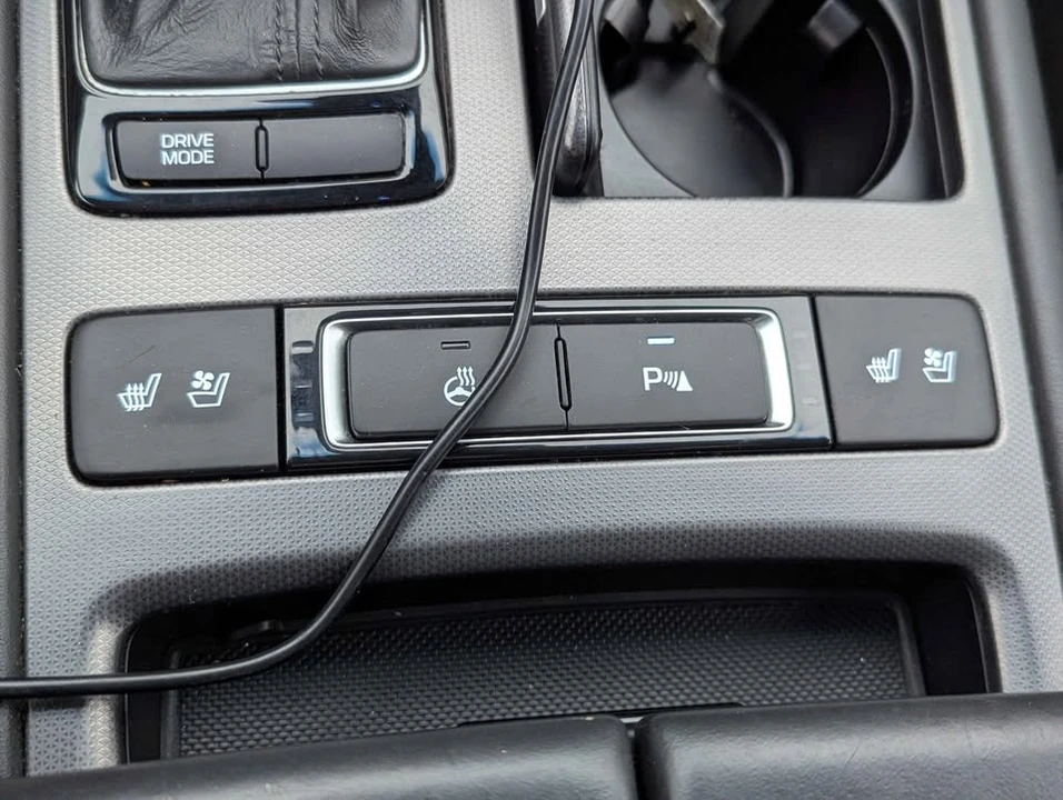 2015 Hyundai Genesis - Image 16 of 16