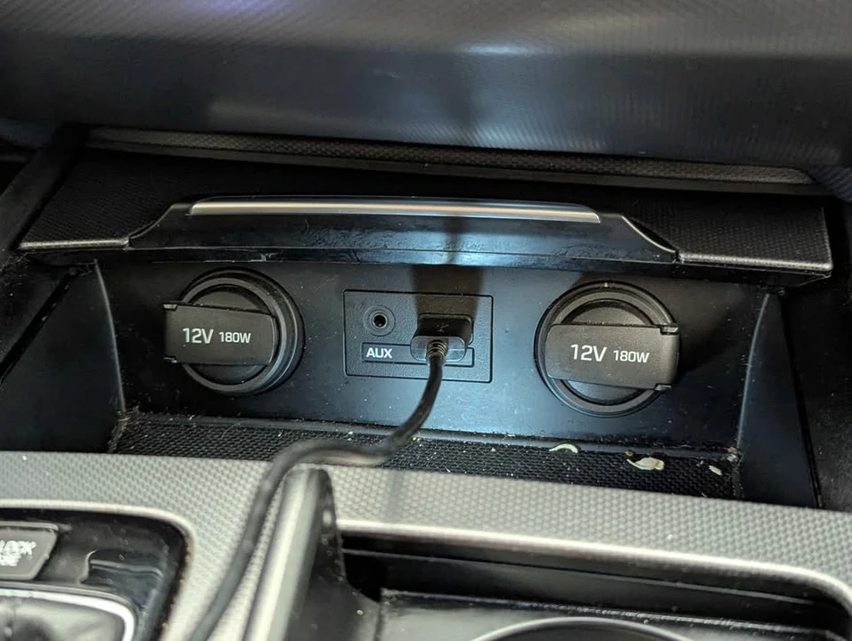 2015 Hyundai Genesis - Image 13 of 16