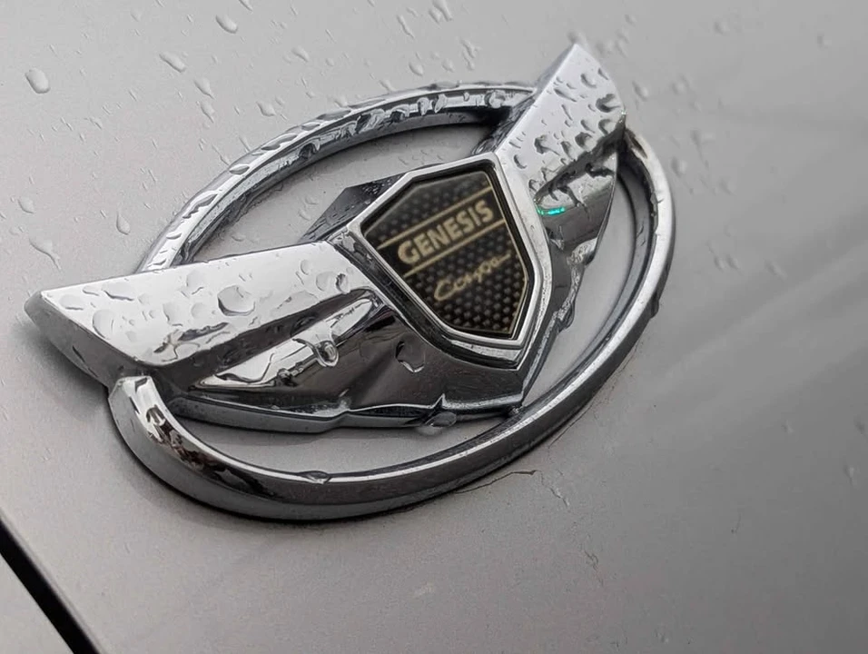 2015 Hyundai Genesis - Image 2 of 16