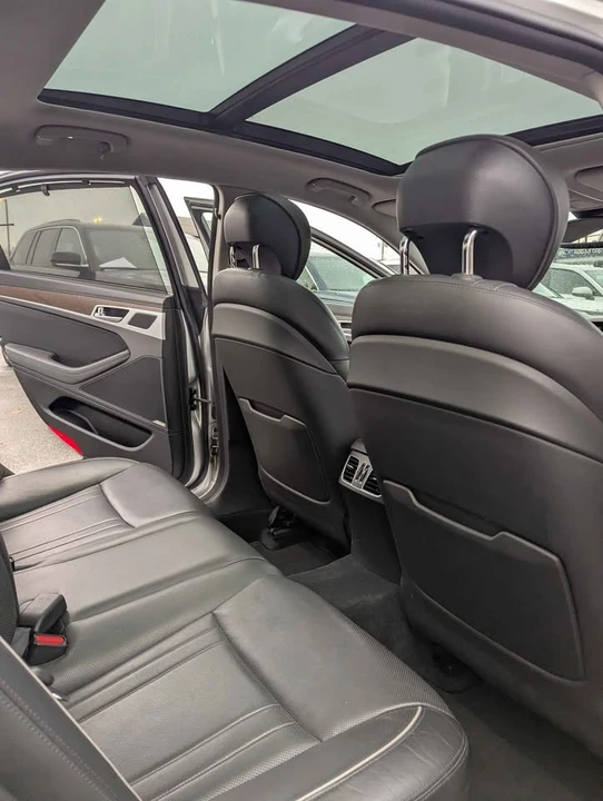 2015 Hyundai Genesis - Image 11 of 16