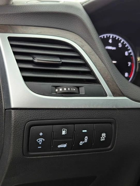 2015 Hyundai Genesis - Image 14 of 16