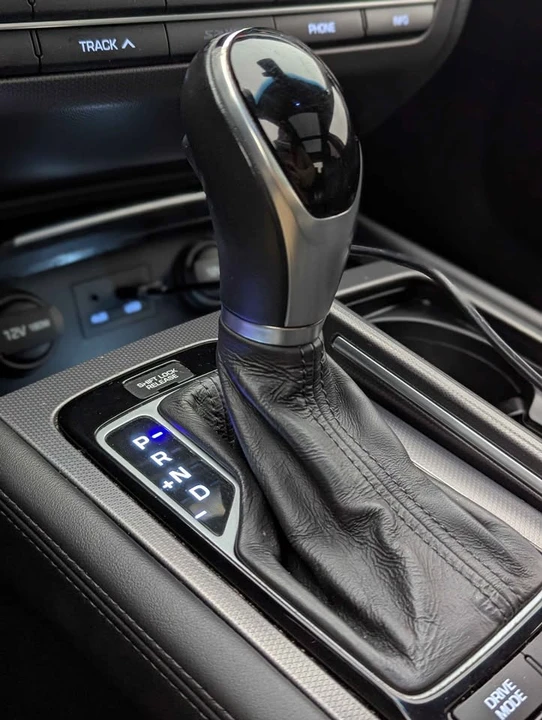 2015 Hyundai Genesis - Image 4 of 16