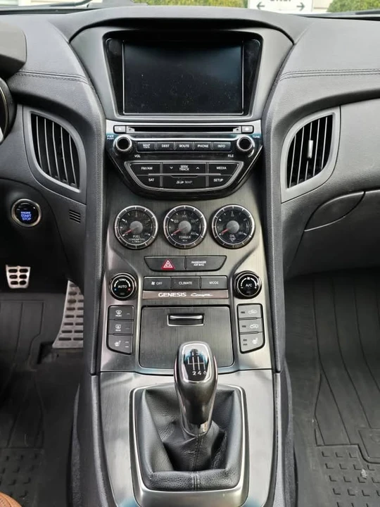 2015 Hyundai Genesis - Image 8 of 9
