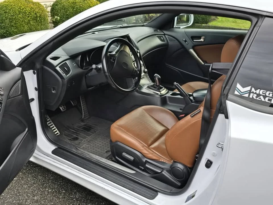 2015 Hyundai Genesis - Image 4 of 9