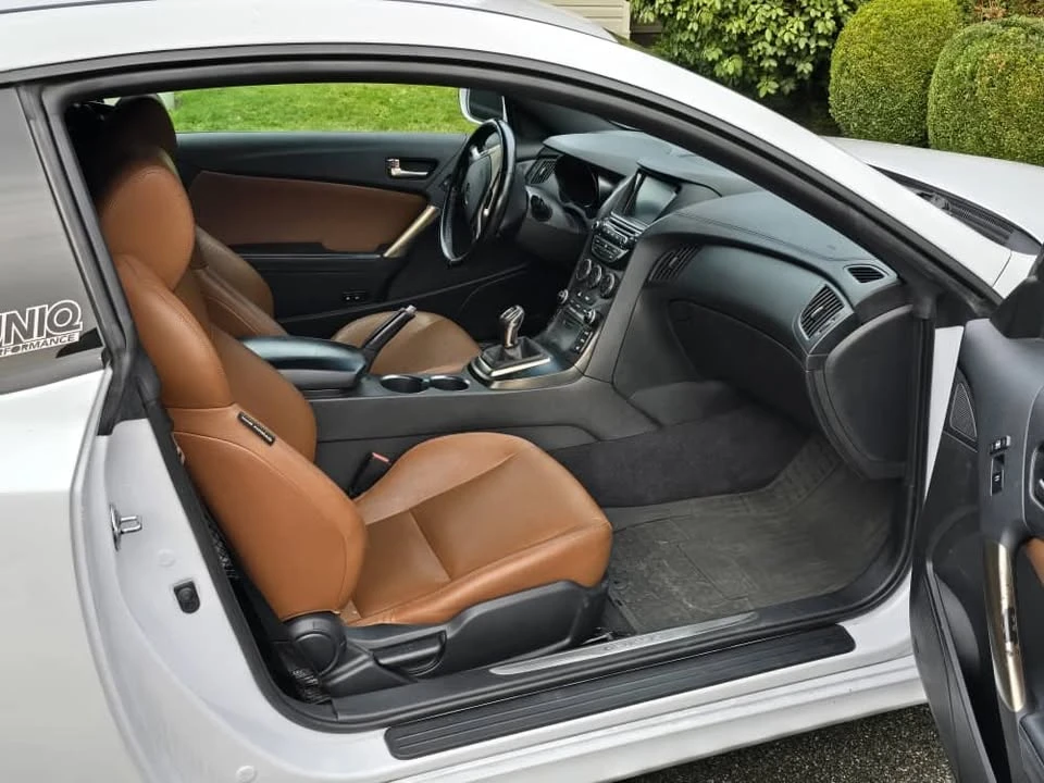 2015 Hyundai Genesis - Image 6 of 9