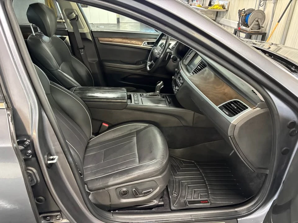 2015 Hyundai Genesis - Image 9 of 16