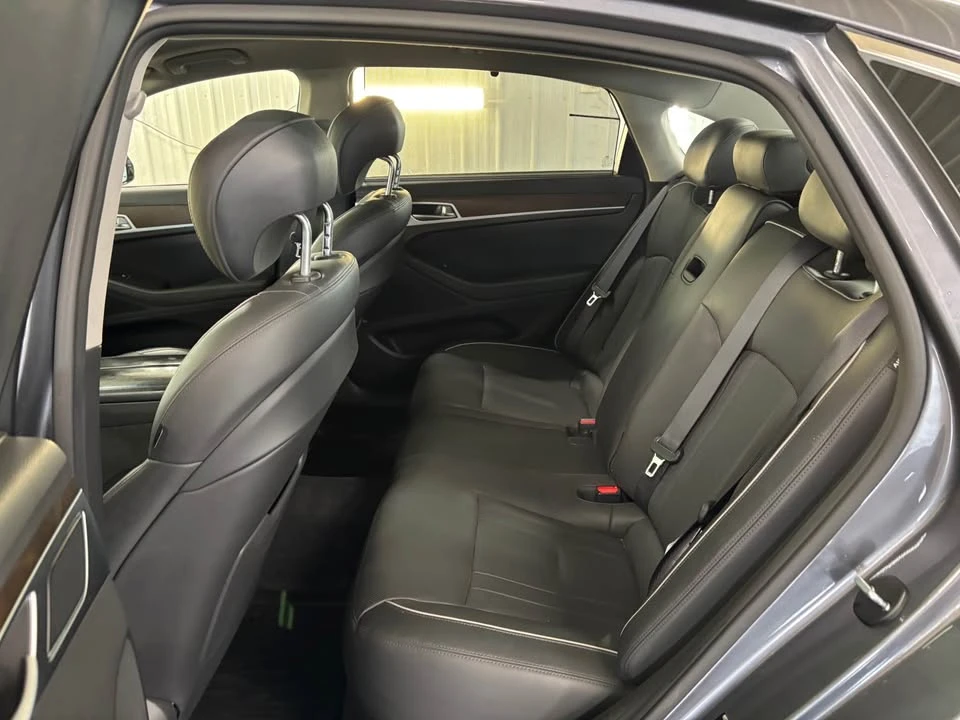 2015 Hyundai Genesis - Image 14 of 16
