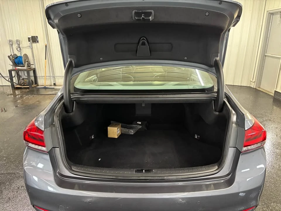 2015 Hyundai Genesis - Image 13 of 16