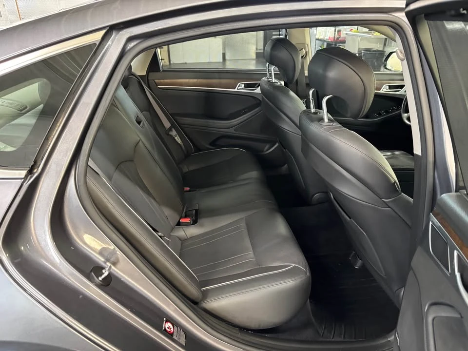 2015 Hyundai Genesis - Image 12 of 16