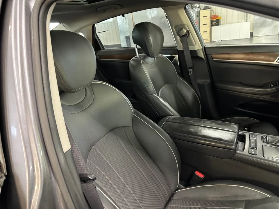 2015 Hyundai Genesis - Image 10 of 16