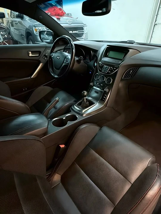 2015 Hyundai Genesis Coupe - Image 18 of 19