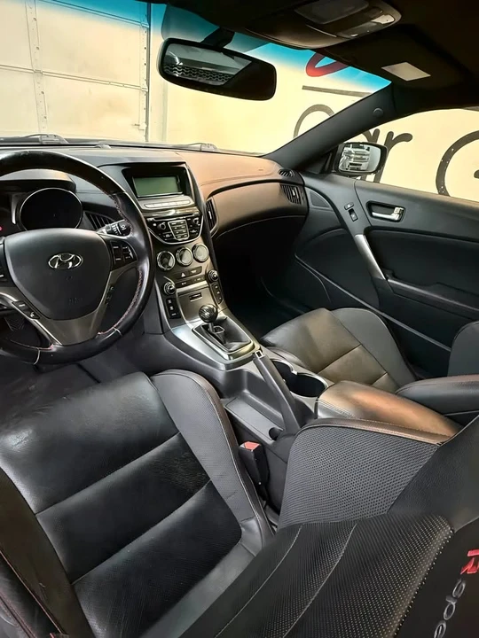 2015 Hyundai Genesis Coupe - Image 11 of 19