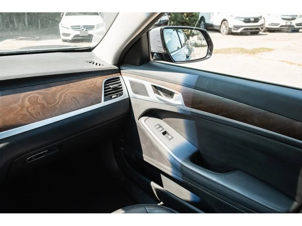 2015 Hyundai Genesis - Image 16 of 20