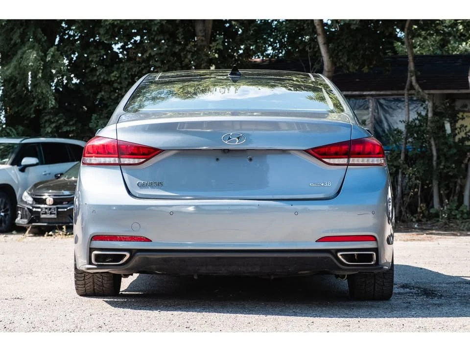 2015 Hyundai Genesis - Image 2 of 20