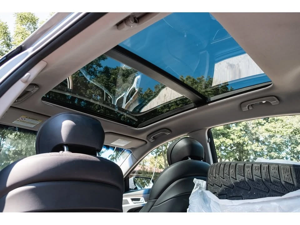 2015 Hyundai Genesis - Image 18 of 20