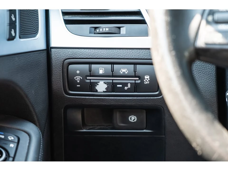 2015 Hyundai Genesis - Image 9 of 20