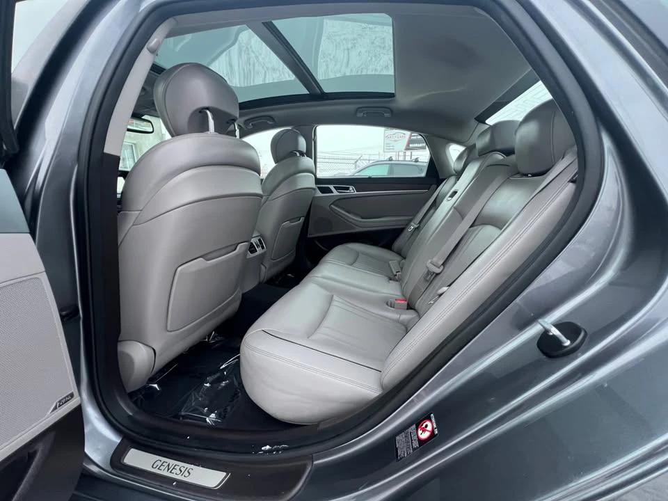 2015 Hyundai Genesis - Image 16 of 20