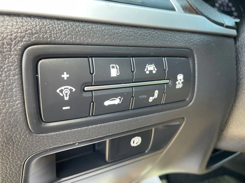 2015 Hyundai Genesis - Image 13 of 20
