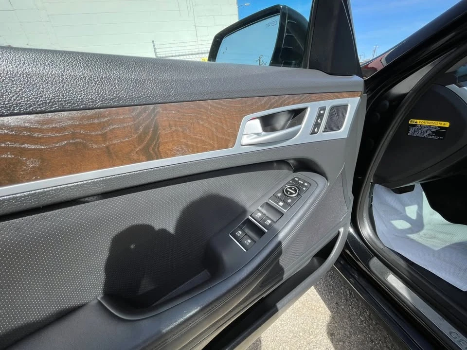 2015 Hyundai Genesis - Image 17 of 20