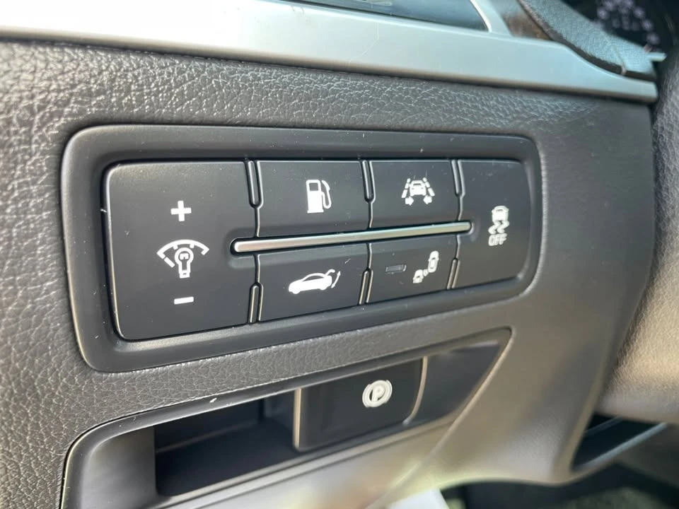 2015 Hyundai Genesis - Image 13 of 20
