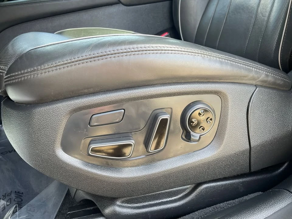 2015 Hyundai Genesis - Image 18 of 20