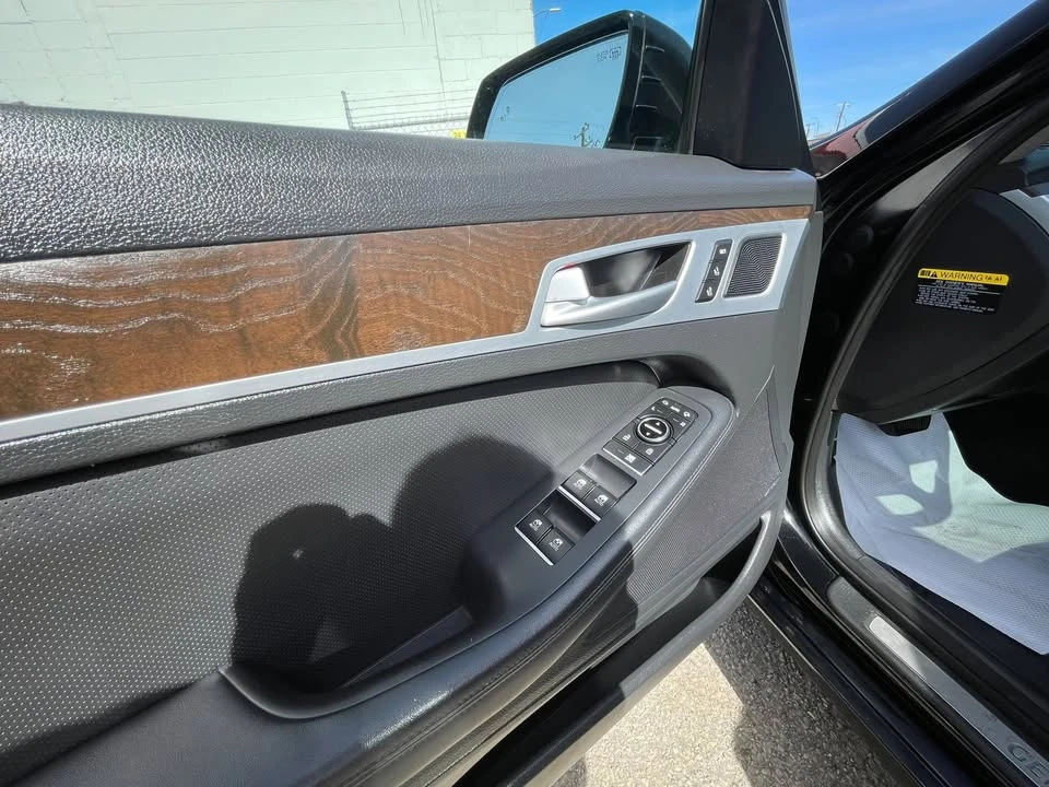 2015 Hyundai Genesis - Image 17 of 20