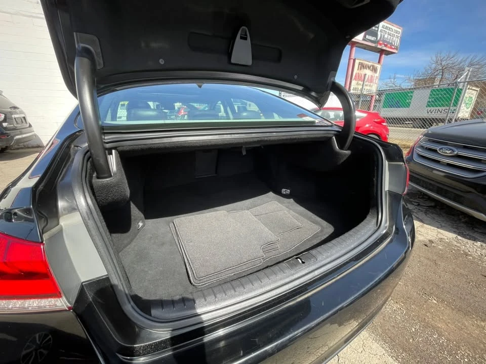 2015 Hyundai Genesis - Image 16 of 20