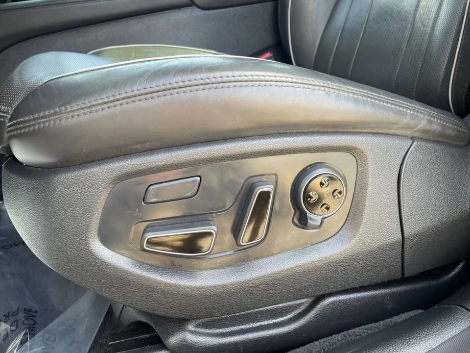 2015 Hyundai Genesis - Image 18 of 20