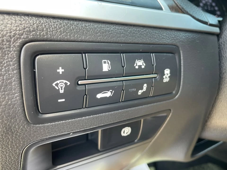 2015 Hyundai Genesis - Image 13 of 20