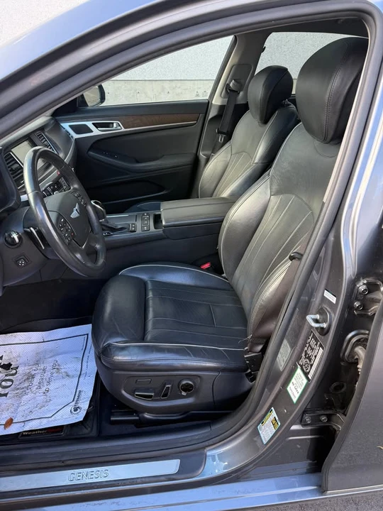 2015 Hyundai Genesis - Image 10 of 20