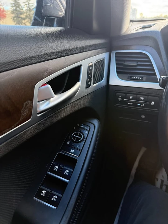 2015 Hyundai Genesis - Image 15 of 20