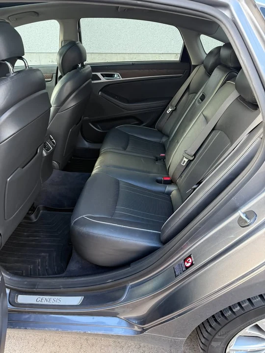 2015 Hyundai Genesis - Image 12 of 20