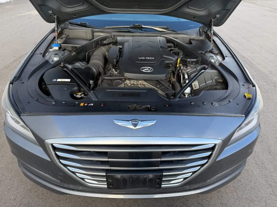 2015 Hyundai Genesis - Image 16 of 20