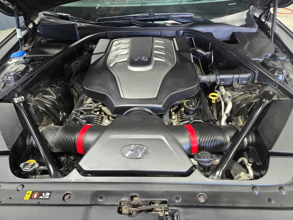 2015 Hyundai Genesis - Image 12 of 14