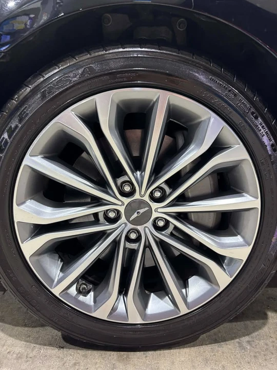 2015 Hyundai Genesis - Image 8 of 15