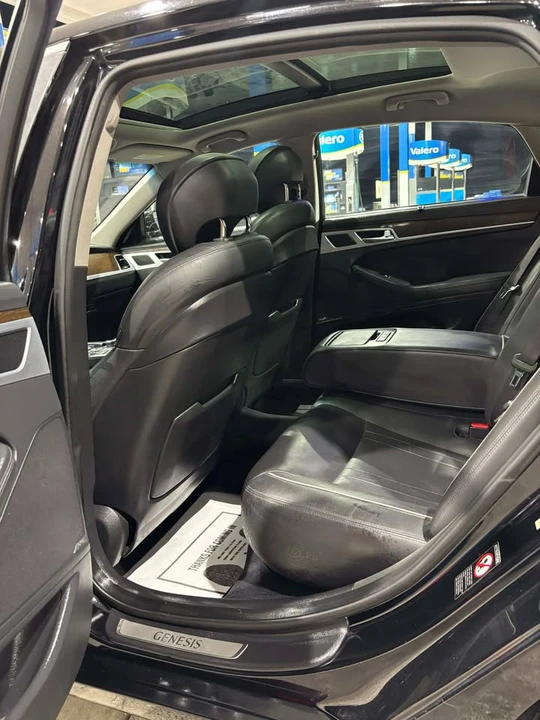 2015 Hyundai Genesis - Image 13 of 15