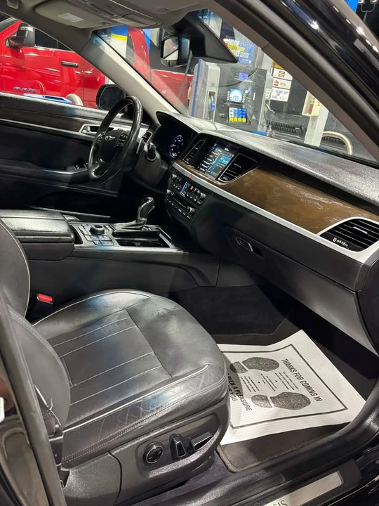 2015 Hyundai Genesis - Image 12 of 15