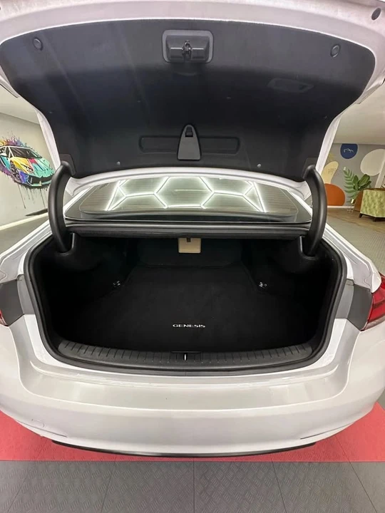 2015 Hyundai Genesis - Image 19 of 20
