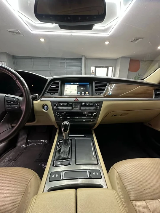 2015 Hyundai Genesis - Image 11 of 20