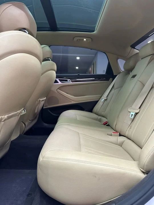 2015 Hyundai Genesis - Image 13 of 20